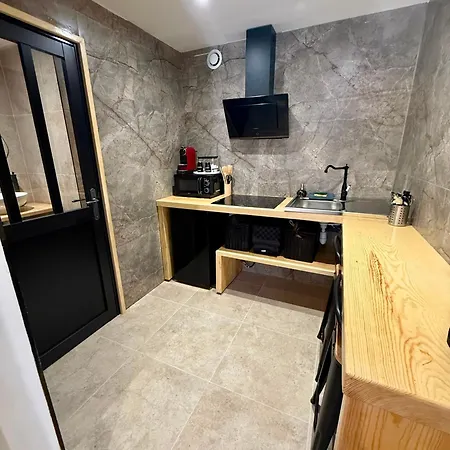 Appartement De Charme Face A La Cite 400 M *